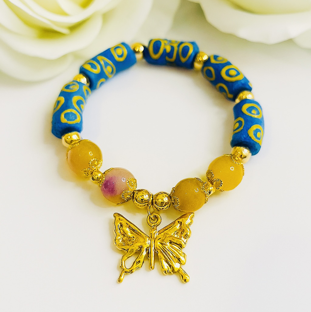 Flight of Change – Vlinder Armband met Handbeschilderde Kralen