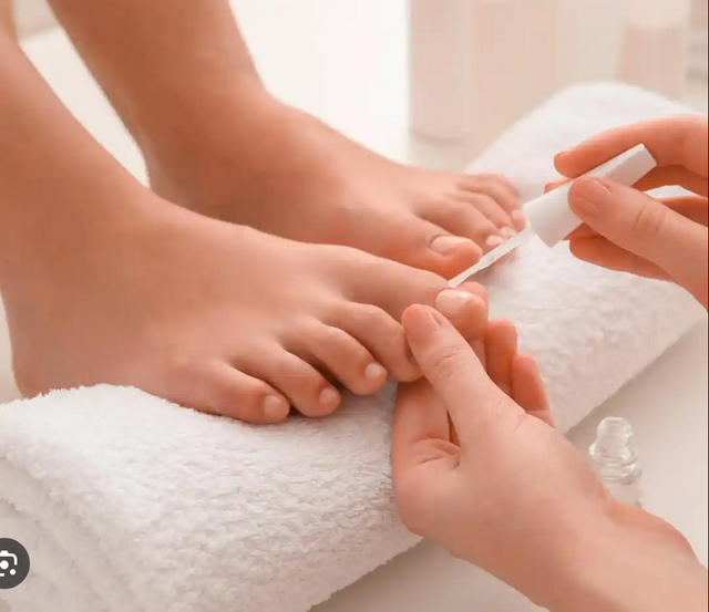 BEAUTE DES PIEDS + VERNIS