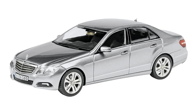 Mercedes Benz E W212 Aventgarde Klasse Schuco 1:43