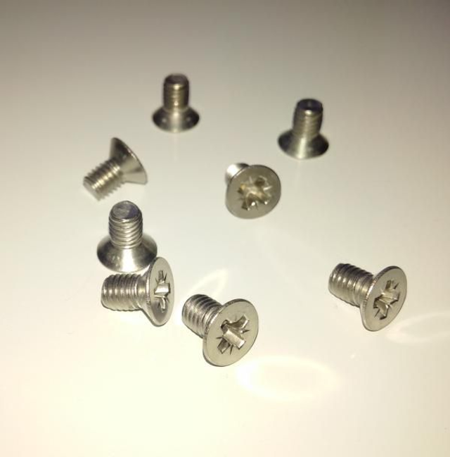 Engine Lid Fixing Screws