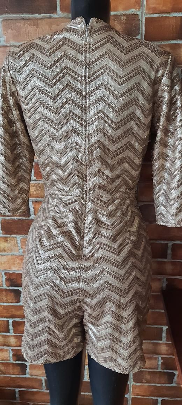 Macacão Estilo Dourado