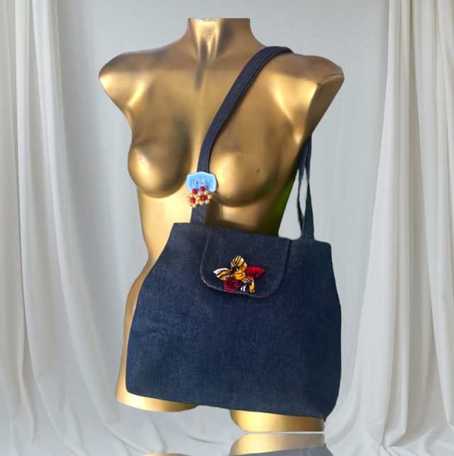 Sac en jeans + boucles d’oreilles en perles