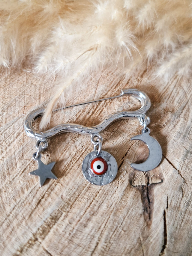 Broche à breloques "Œil" - Modèle rouge et argenté