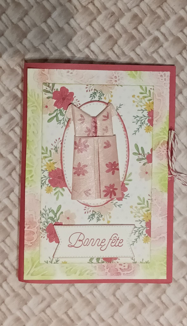 Carte robe origami pop up.