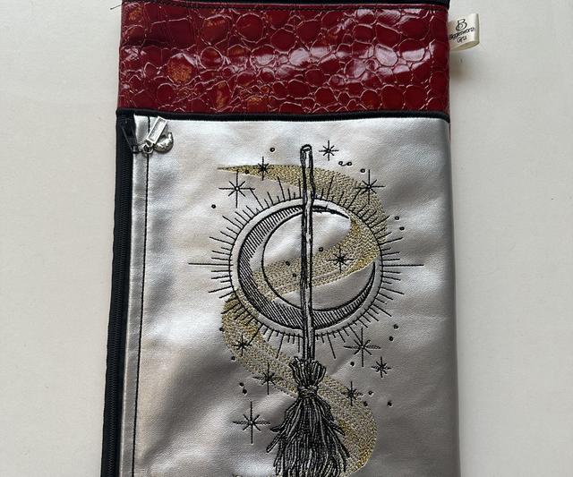 Bag - Large 2 Zips - Broomstick