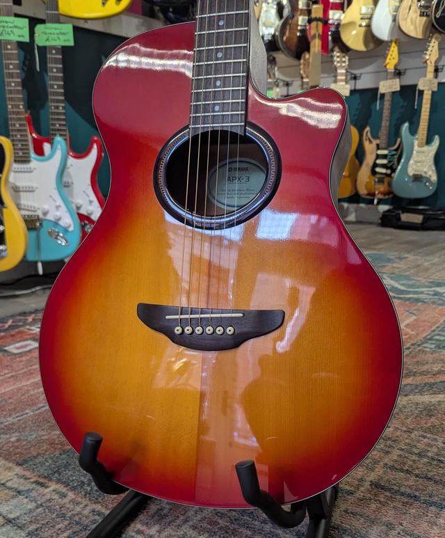 Yamaha APX-3 electro acoustic 