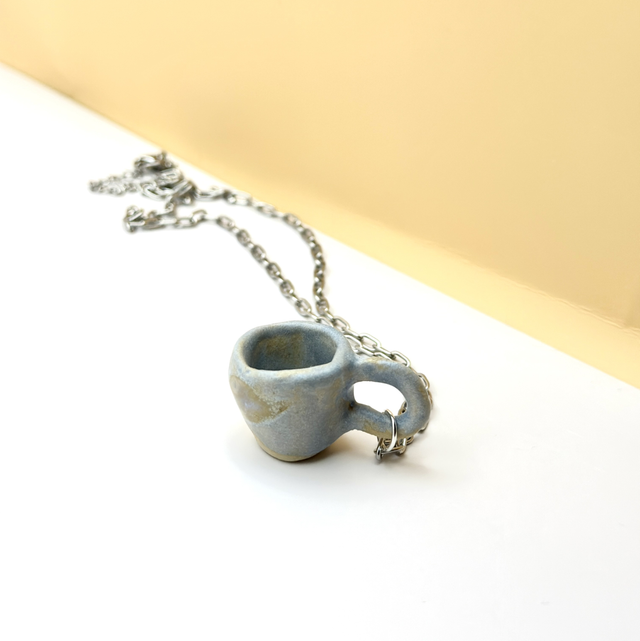 Collier tasse en céramique bleu gris – Chaîne en acier inoxydable 