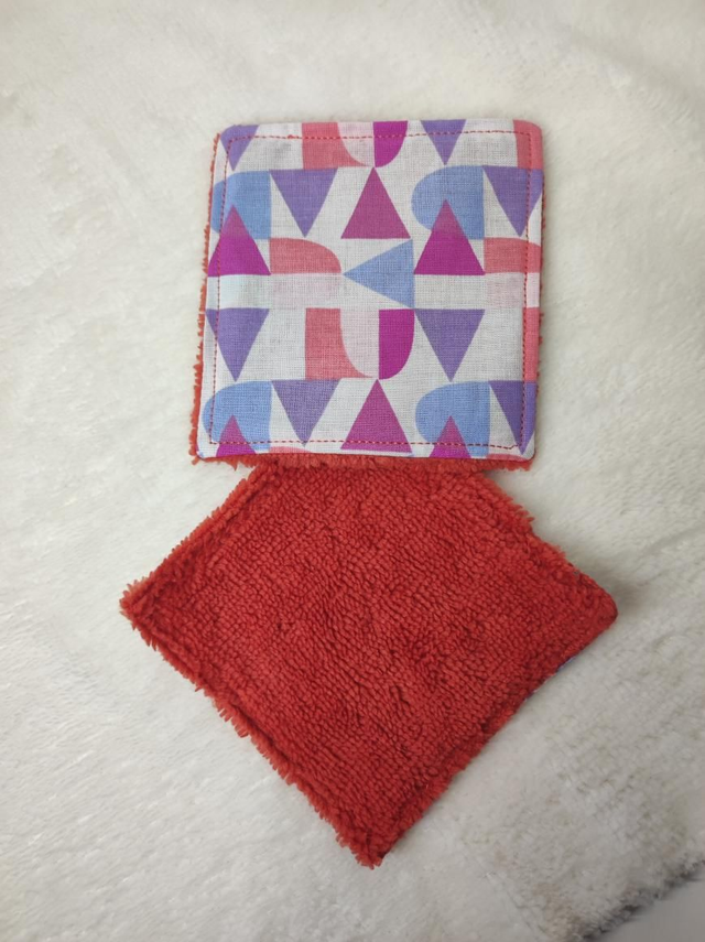 Formes géométriques colorées corail