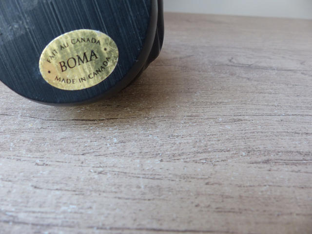 Sculpture Figurine Maman Esquimau et son Bébé, Figurine Mère et Enfant Inuit, Statuette Canadienne Arctique en résine noire, Boma canada