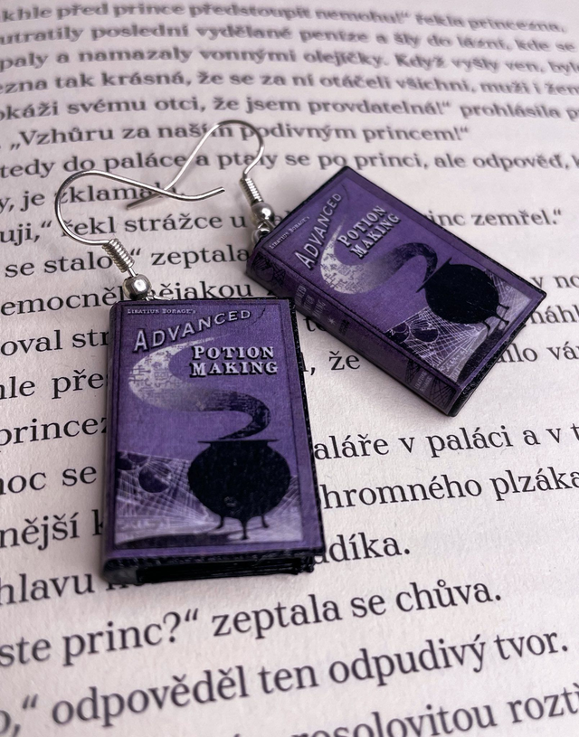 Náušnice mini knížky Učebnice lektvarů