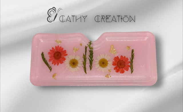 Range lunettes avec inclusion de fleurs 