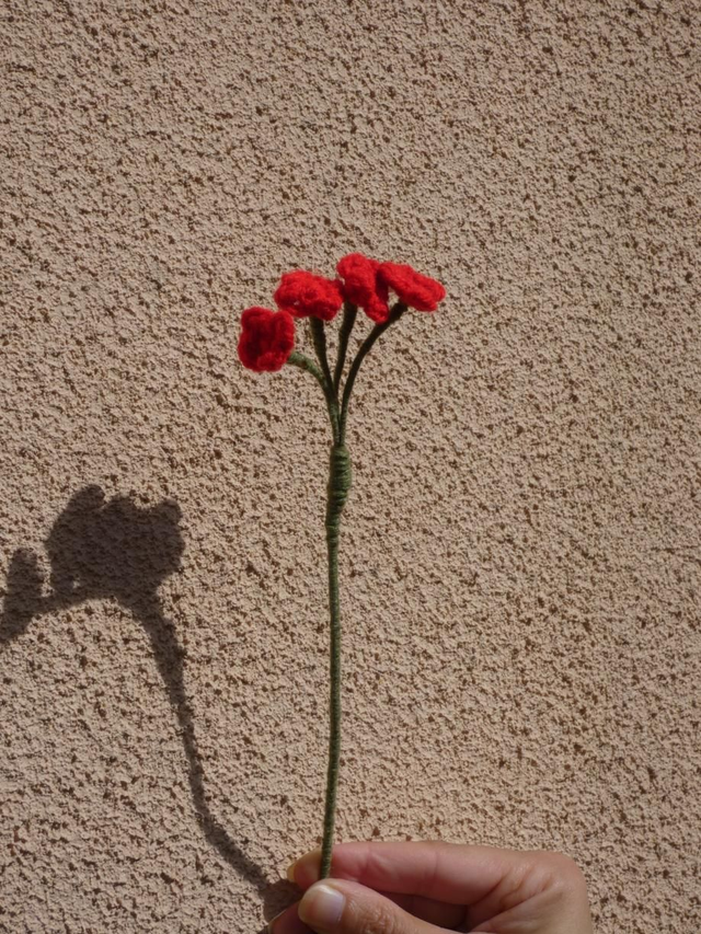 Tige de mini fleurs rouges 