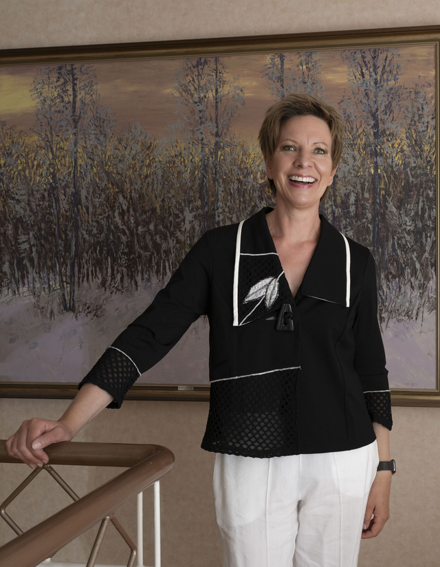 Picadilly musta jakku lehtisomisteella ja isolla napilla - koko M+