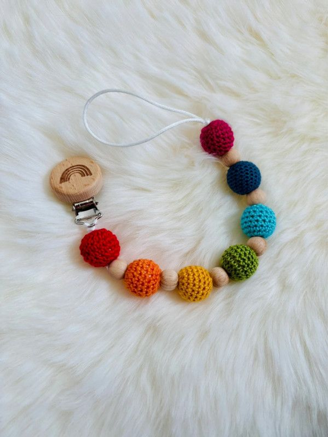 Attache tetine Arc en ciel en crochet 🌈 