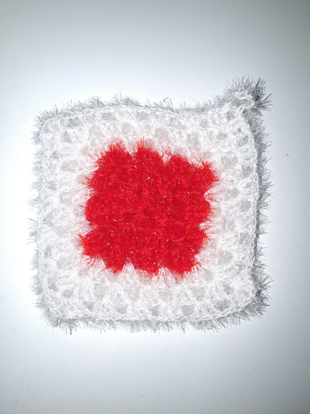 Lavette pour la toilette, la vaisselle ou les vitres rouge et blanche