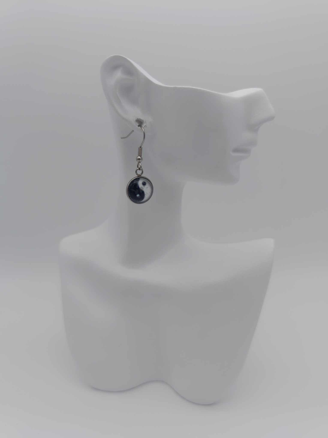 Boucles d&#039;oreilles cabochons Yin et Yang