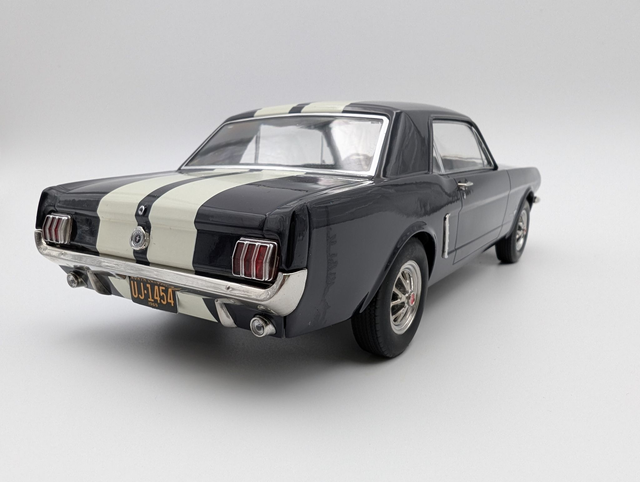 Ford Mustang Coupe 1966 - skala 1:18