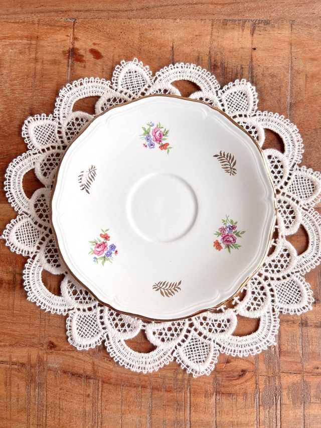 ✨ Sous tasse - en porcelaine "trio bouquets et feuilles d'or"