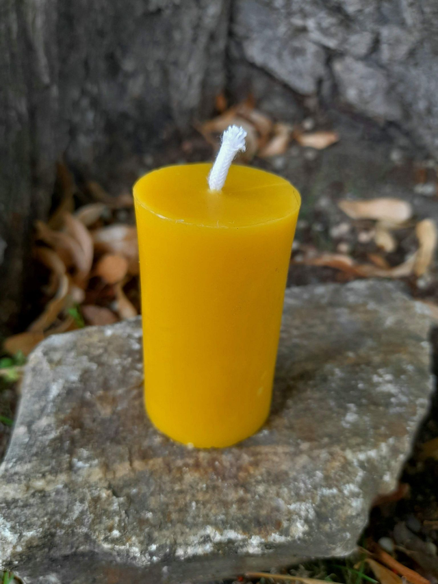 Svíčka ze včelího vosku - hladká