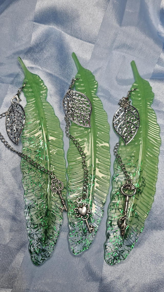 Lesezeichen "Feather" grün