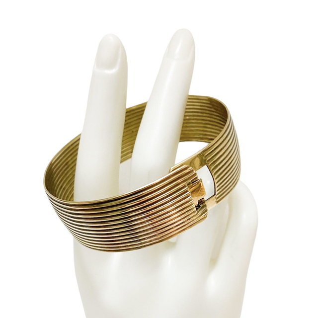 Bracciale rigido con chiusura rigato