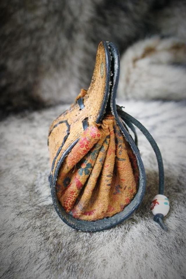 Bourse médiévale en cuir &quot;Esmeralda&quot;