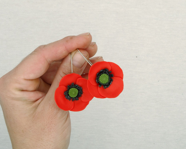 Pendientes de amapolas realistas
