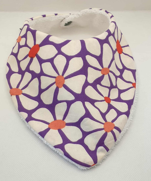 Bavoir bandana "Grandes marguerites" violet