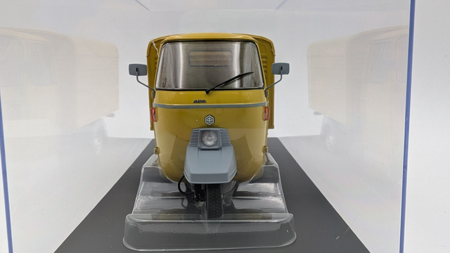 Piaggio Ape P501 year 1979 - 1:18