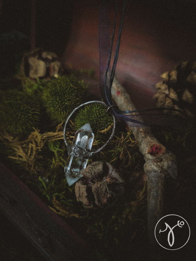 Quartz Point Dark Halo