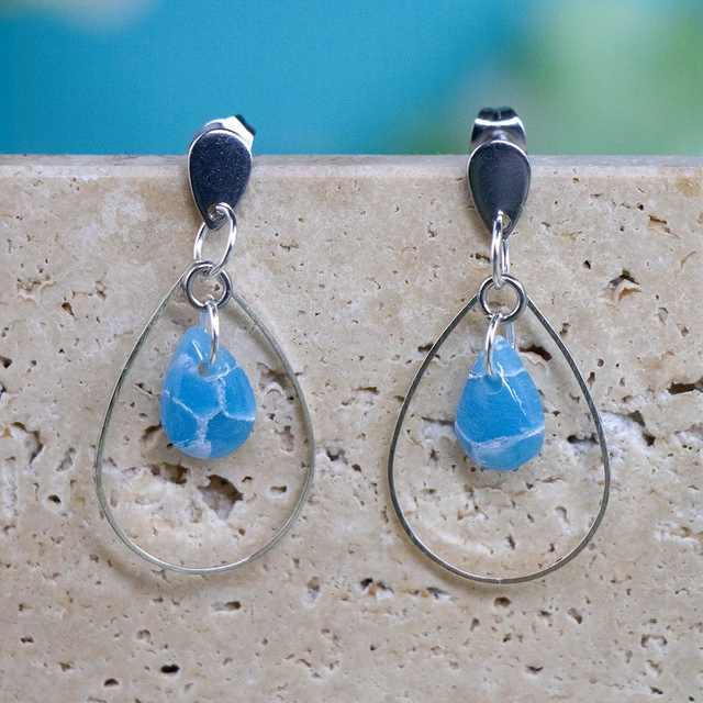 Türkisblaue Tropfen-Ohrringe in Edelstein-Optik -handgemacht und hypoallergen