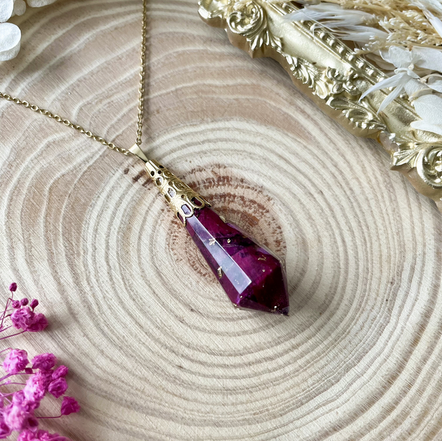 Collier pendule en pétales de rose séchés