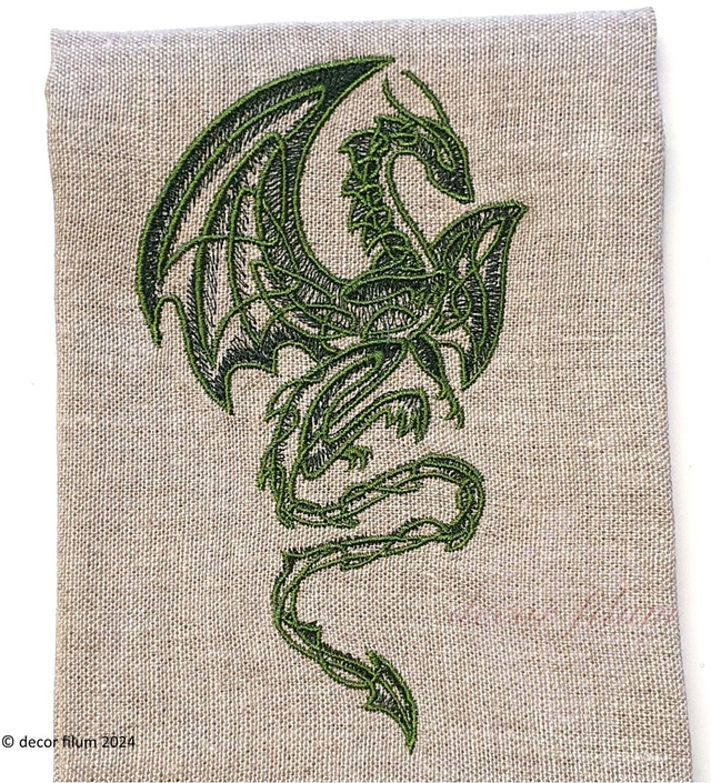 besticktes Geschirrtuch aus ungebleichtem Leinen mit keltischem Drachen 