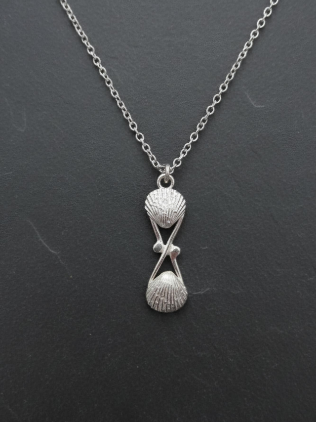 Scallop shell infinity necklace