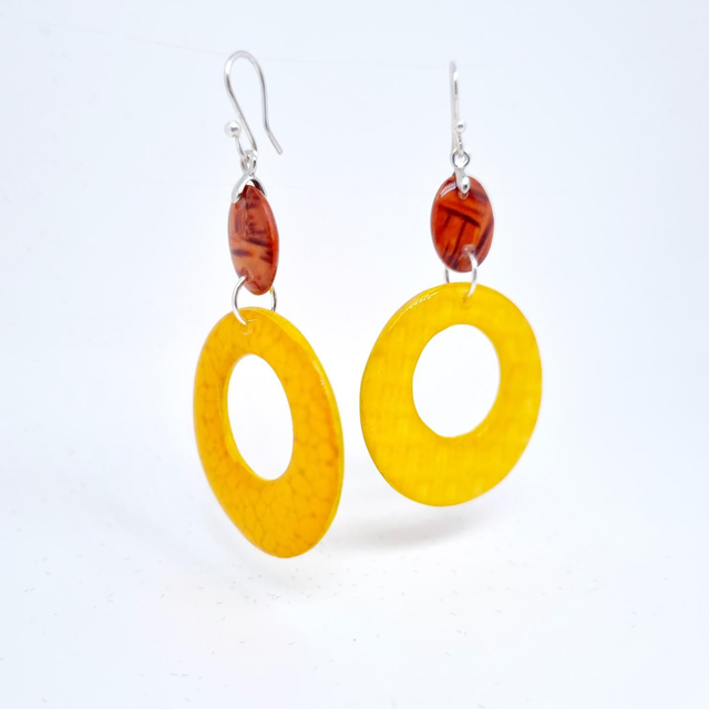 Boucles d&#039;oreilles jaune créoles doubles