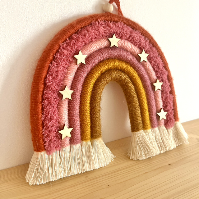 Arc-en-ciel en macramé avec éléments en bois à personnaliser 