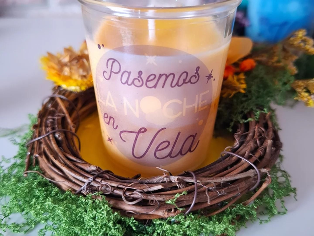 Vela Vainilla con portavela corona