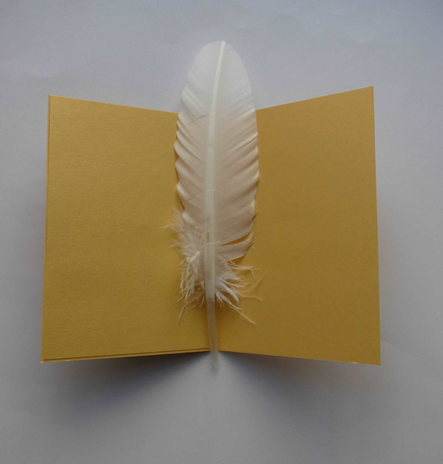 Jolie boule de Noël rouge brodée