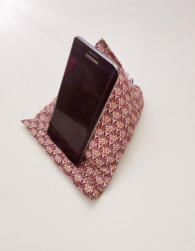 Support téléphone violet