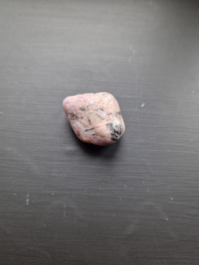 Pink petalite 