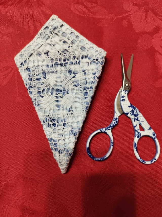 Pochette + ciseaux  fleurs bleues 