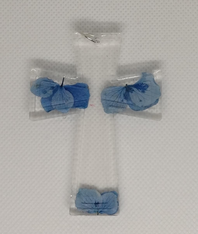 Croix avec inclusion de fleurs 