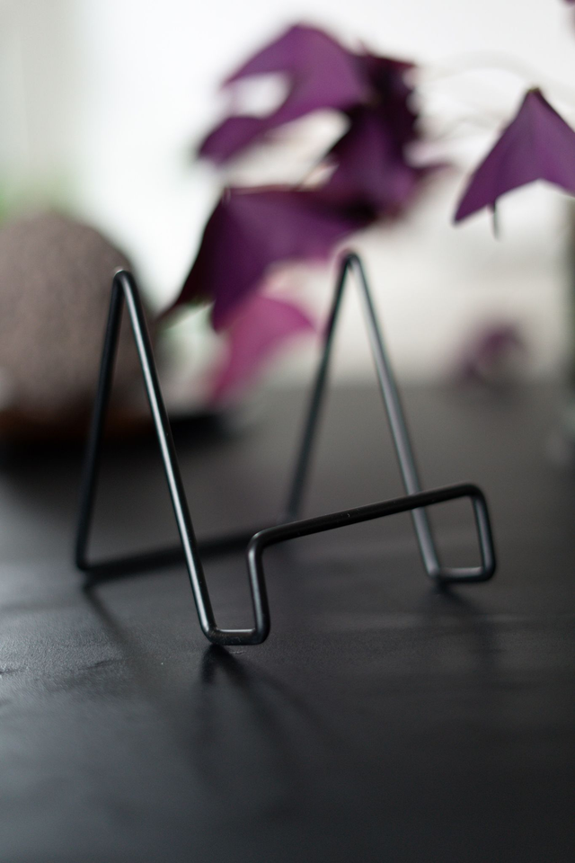 Support noir pour calendrier vertical