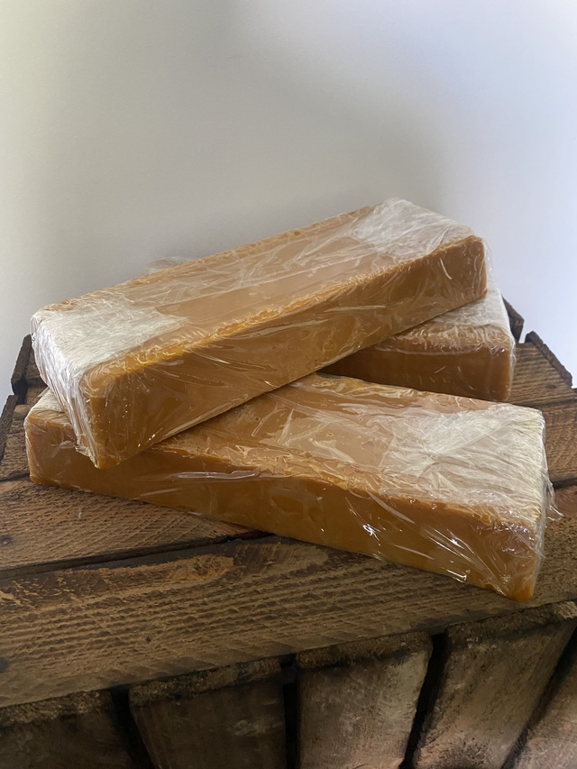 Bloc de 1kg de cire d'abeille d'opercules de printemps