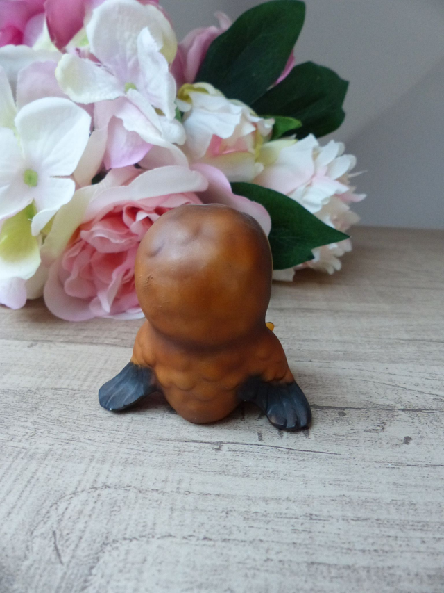 Royal Präsente Adorable Figurine Bébé Chouette Assise en Céramique Peinte à la main Vintage Collection, Cadeau Naissance Couple Maman