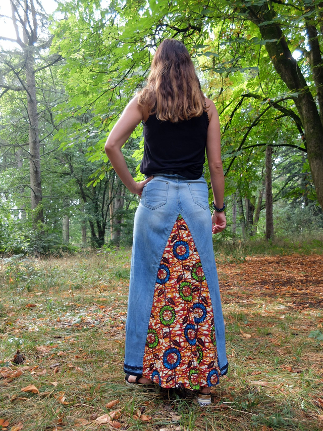 Jupe NGOR en jean recyclé & tissu wax du Sénégal – taille S - Pièce unique, éthique et poétique