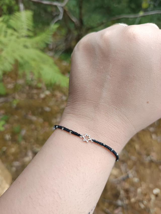 Bracelet avec bijou en forme d étoile 