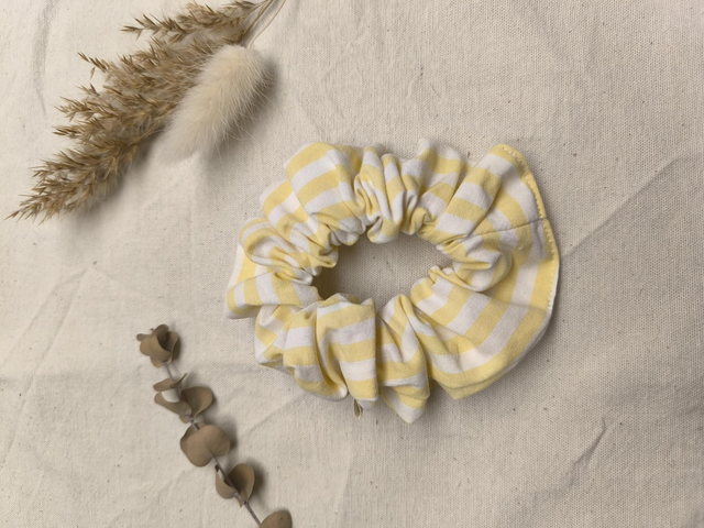 Chouchou upcyclé rayé jaune