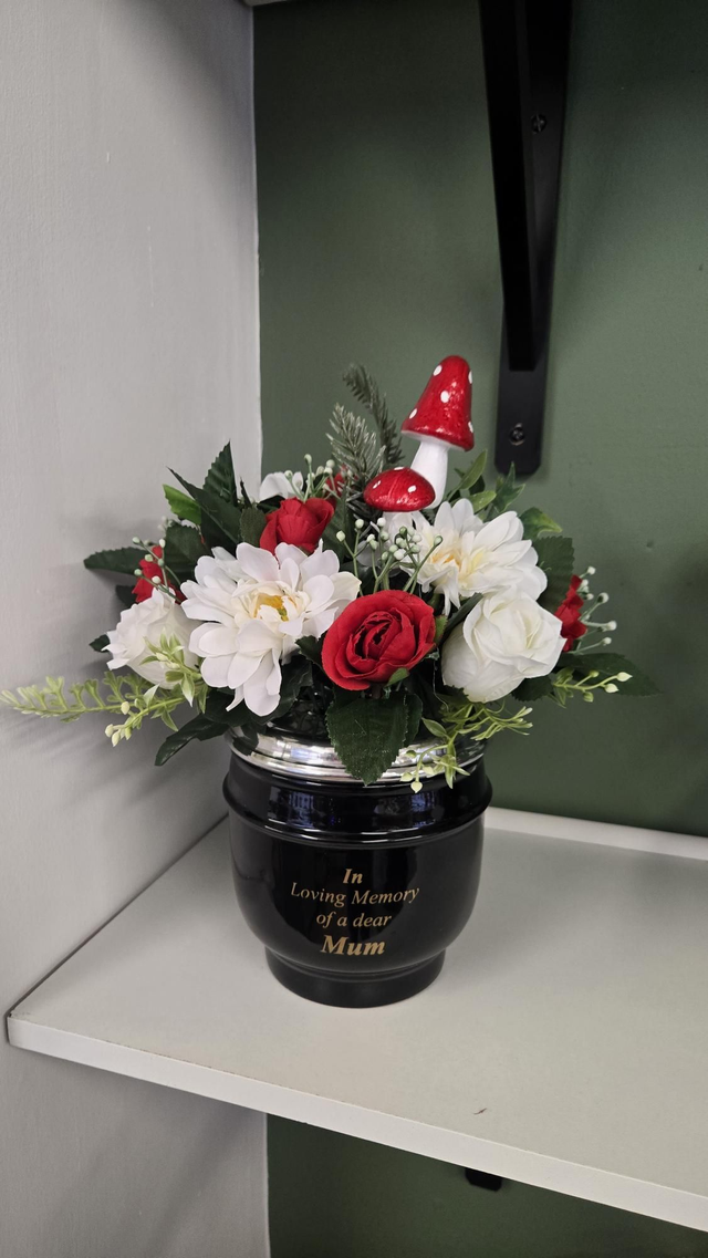 Christmas Memorial Pot – Mum