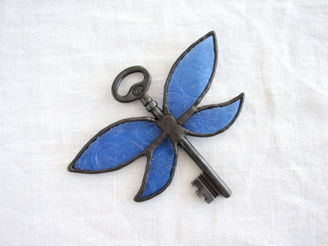 🗝️ Clé volante féerique "Mélusine" en vitrail